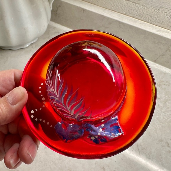 FENTON, HAND-PAINTED RED GLASS HAT WITH A PURPLE FEATHER & BOW. - Picture 3 of 15